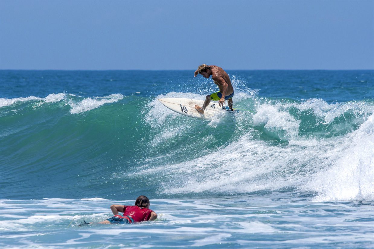 Surfing in Arugam Bay